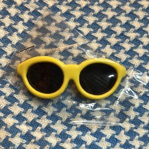 Sunglasses pin